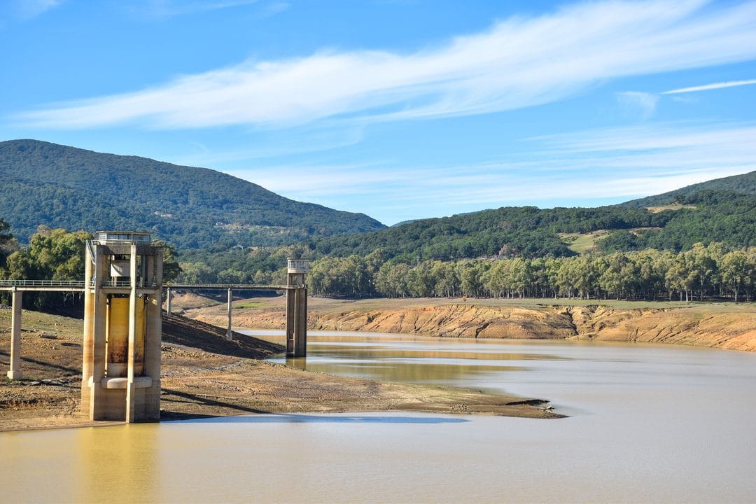 España redibuja el mapa del agua: desalación, reutilización y las nuevas tarifas que llegan a tu factura